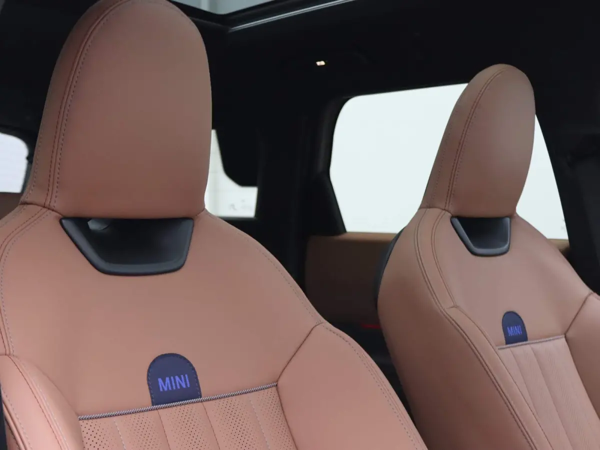 C | Favoured Trim + Package L + Glazen panoramadak + Harman Kardon + Driving Assistant Plus + Driving Assistant + Comfort Acces