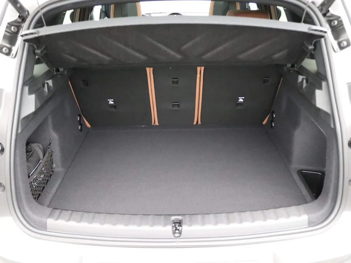 C | Favoured Trim + Package L + Glazen panoramadak + Harman Kardon + Driving Assistant Plus + Driving Assistant + Comfort Acces