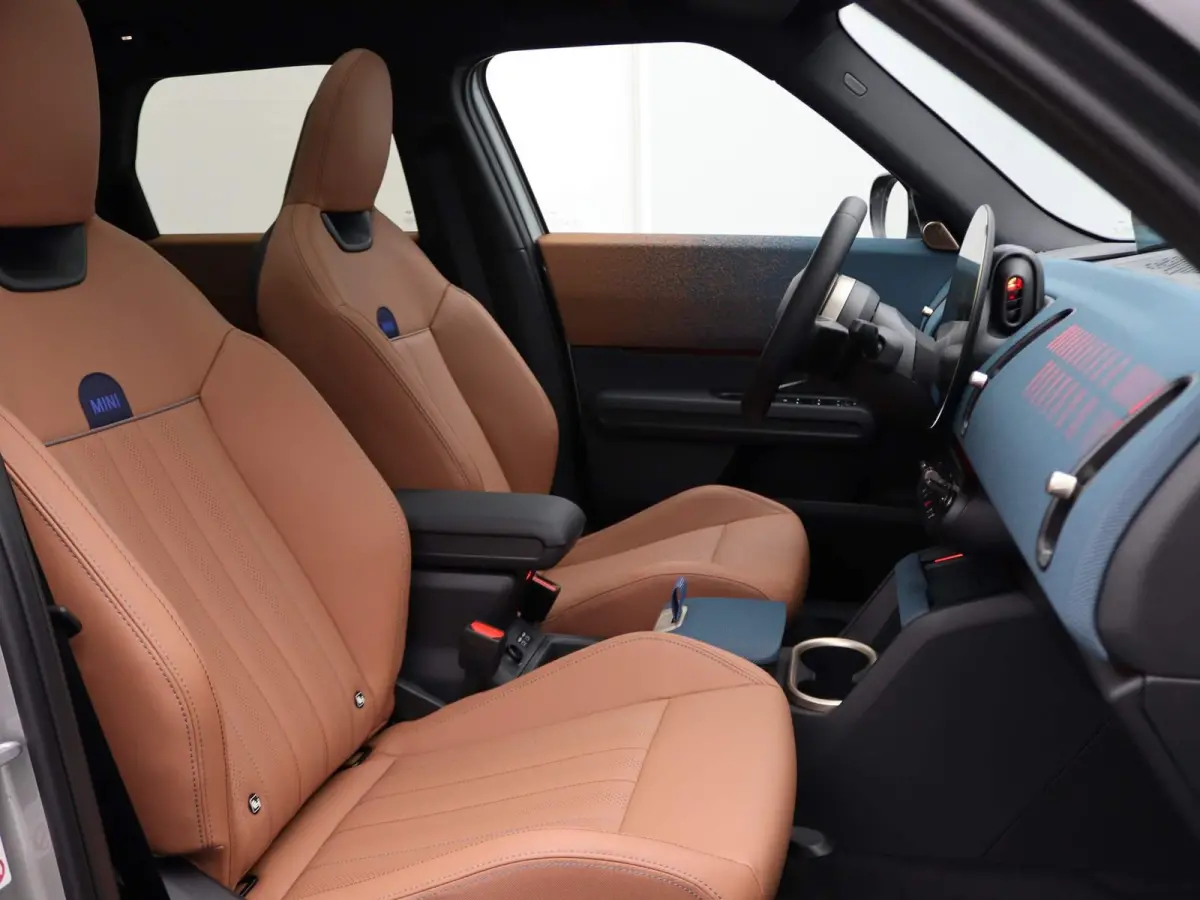 C | Favoured Trim + Package L + Glazen panoramadak + Harman Kardon + Driving Assistant Plus + Driving Assistant + Comfort Acces