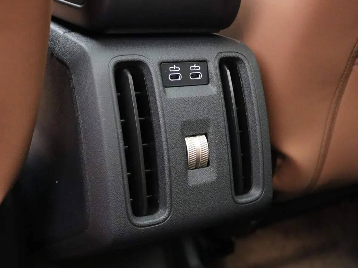 C | Favoured Trim + Package L + Glazen panoramadak + Harman Kardon + Driving Assistant Plus + Driving Assistant + Comfort Acces