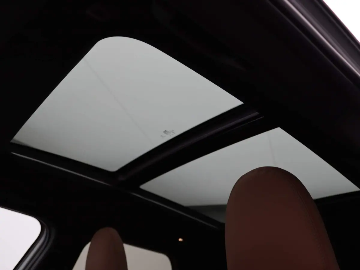 C | Favoured Trim + Package L + Glazen panoramadak + Harman Kardon + Driving Assistant Plus + Driving Assistant + Comfort Acces