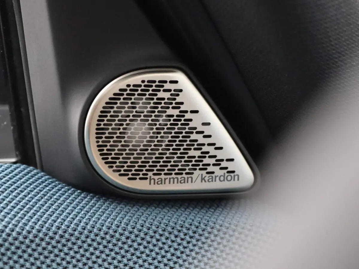 C | Favoured Trim + Package L + Glazen panoramadak + Harman Kardon + Driving Assistant Plus + Driving Assistant + Comfort Acces