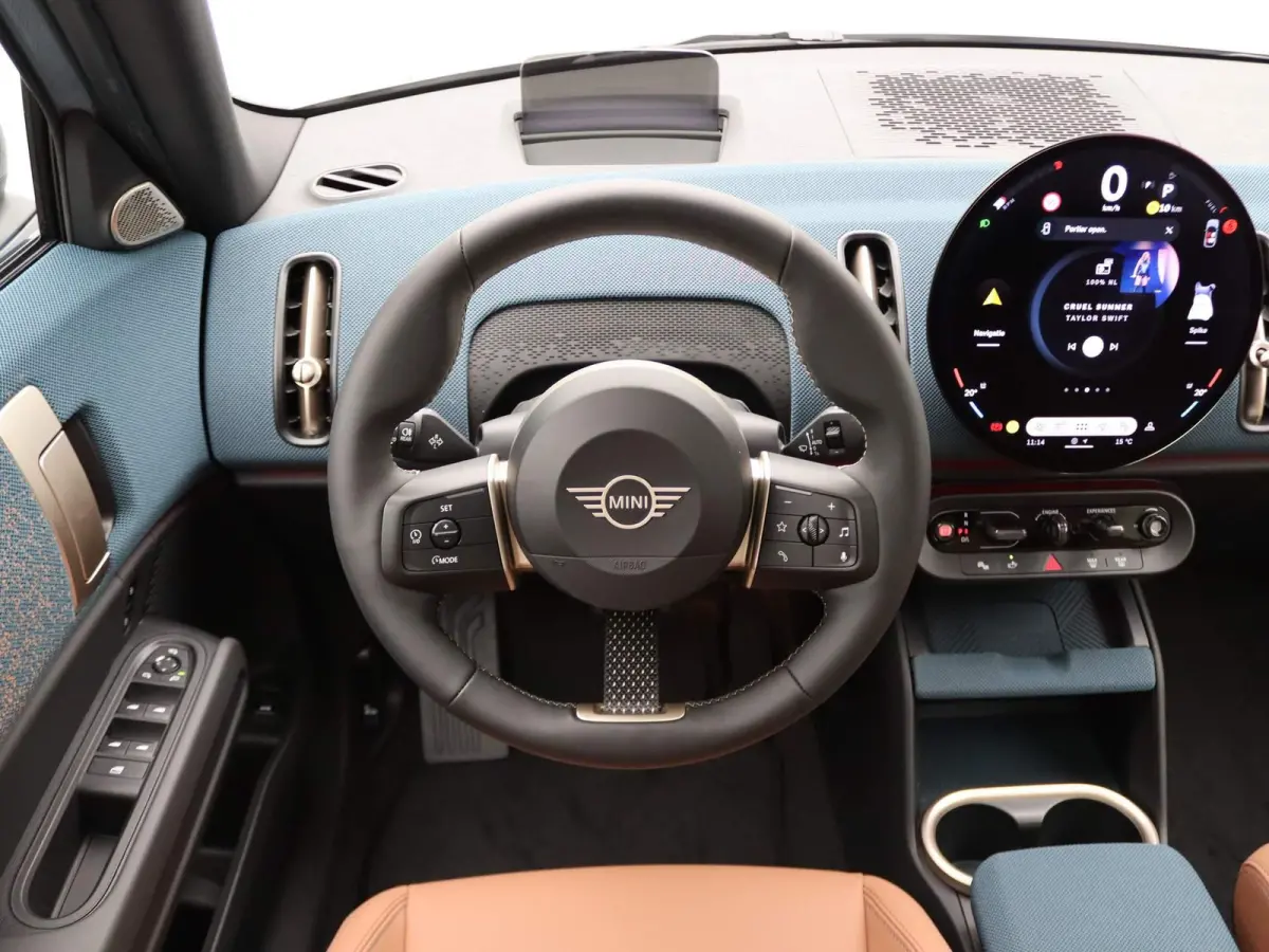 C | Favoured Trim + Package L + Glazen panoramadak + Harman Kardon + Driving Assistant Plus + Driving Assistant + Comfort Acces