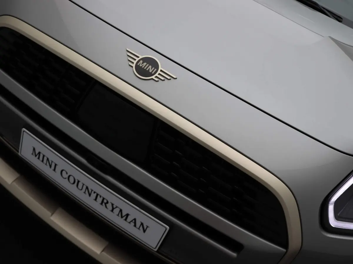 C | Favoured Trim + Package L + Glazen panoramadak + Harman Kardon + Driving Assistant Plus + Driving Assistant + Comfort Acces