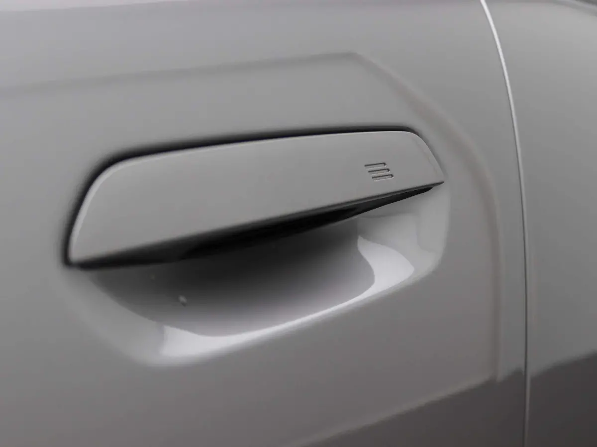 C | Favoured Trim + Package L + Glazen panoramadak + Harman Kardon + Driving Assistant Plus + Driving Assistant + Comfort Acces