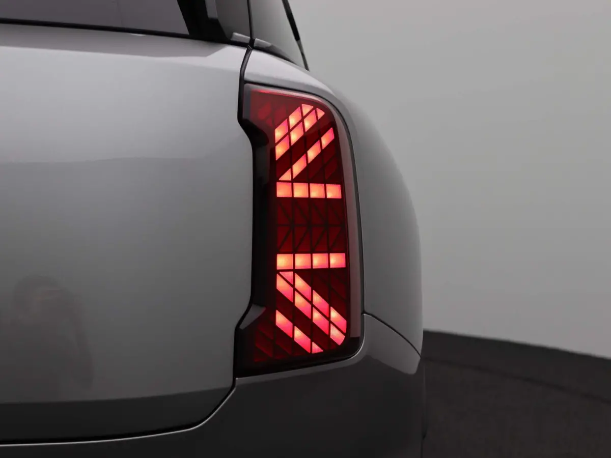 C | Favoured Trim + Package L + Glazen panoramadak + Harman Kardon + Driving Assistant Plus + Driving Assistant + Comfort Acces
