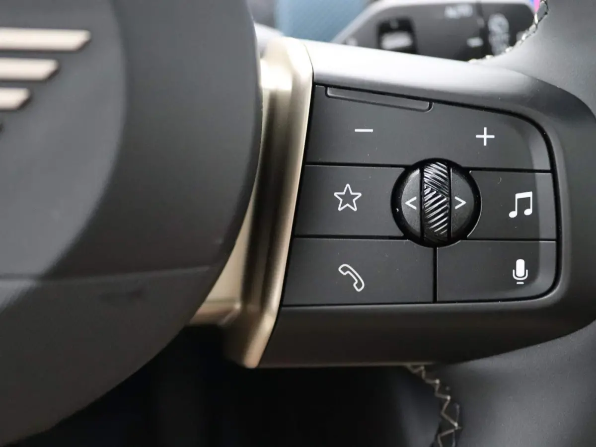C | Favoured Trim + Package L + Glazen panoramadak + Harman Kardon + Driving Assistant Plus + Driving Assistant + Comfort Acces