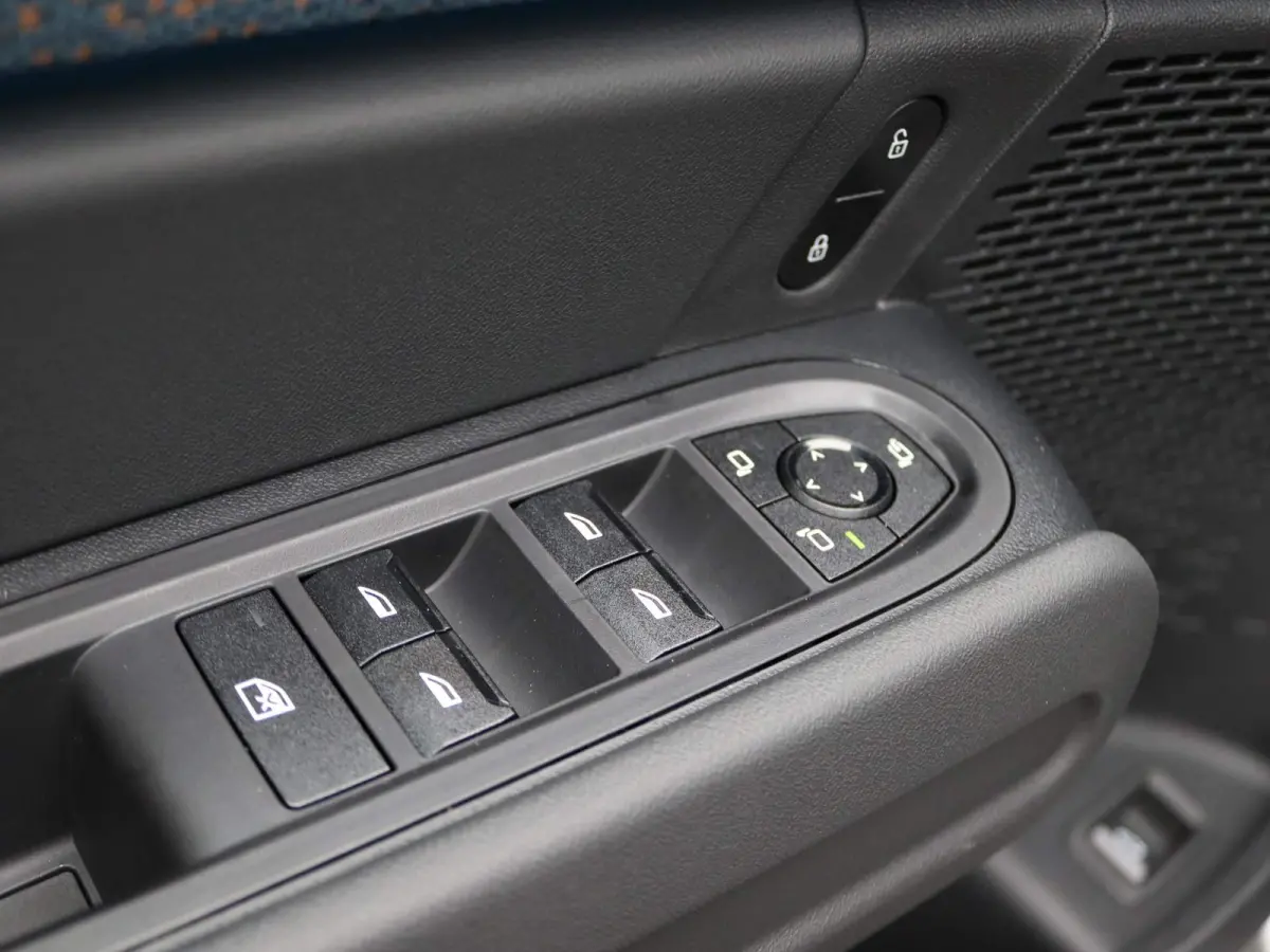 C | Favoured Trim + Package L + Glazen panoramadak + Harman Kardon + Driving Assistant Plus + Driving Assistant + Comfort Acces