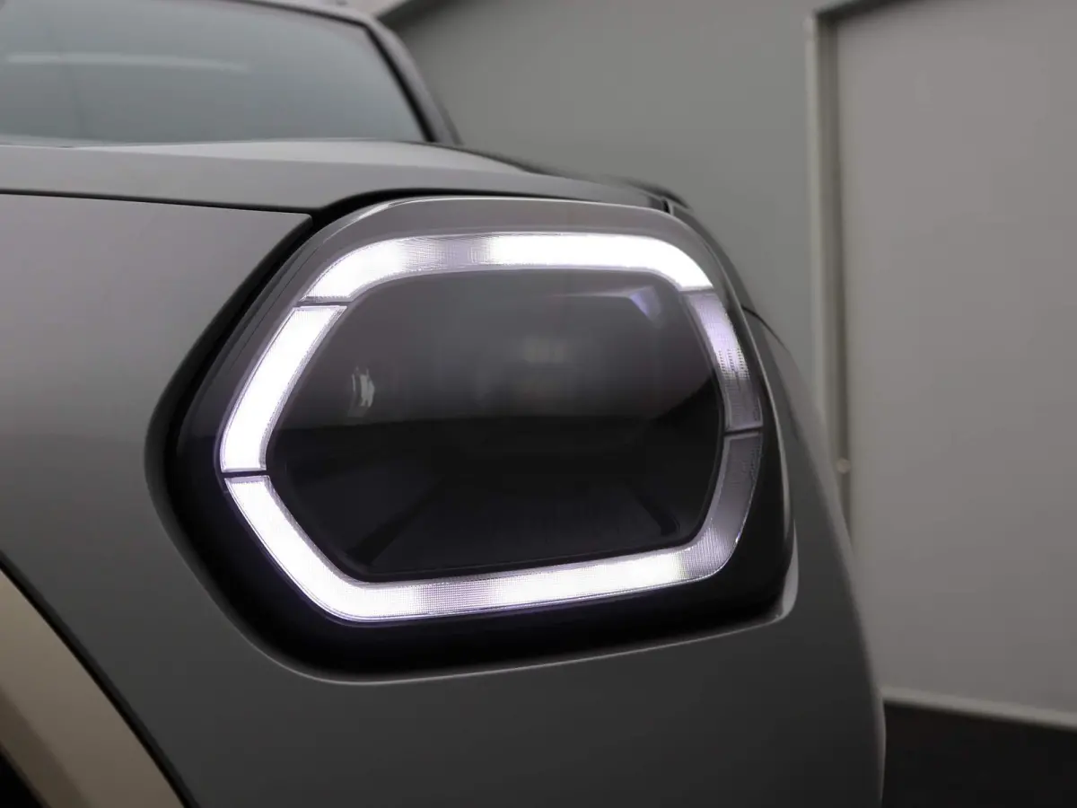 C | Favoured Trim + Package L + Glazen panoramadak + Harman Kardon + Driving Assistant Plus + Driving Assistant + Comfort Acces