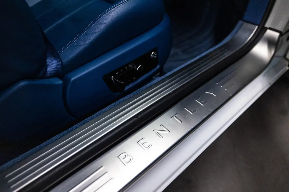 6.0 W12 Btw auto, Fiscale waarde € 22.000,- (€ 37.148,76 Ex B.T.W) DEALER AUTO Aanbieding