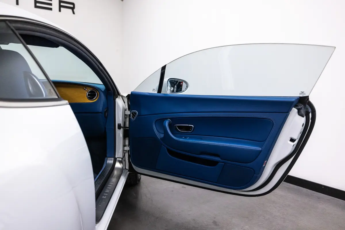 6.0 W12 Btw auto, Fiscale waarde € 22.000,- (€ 37.148,76 Ex B.T.W) DEALER AUTO Aanbieding