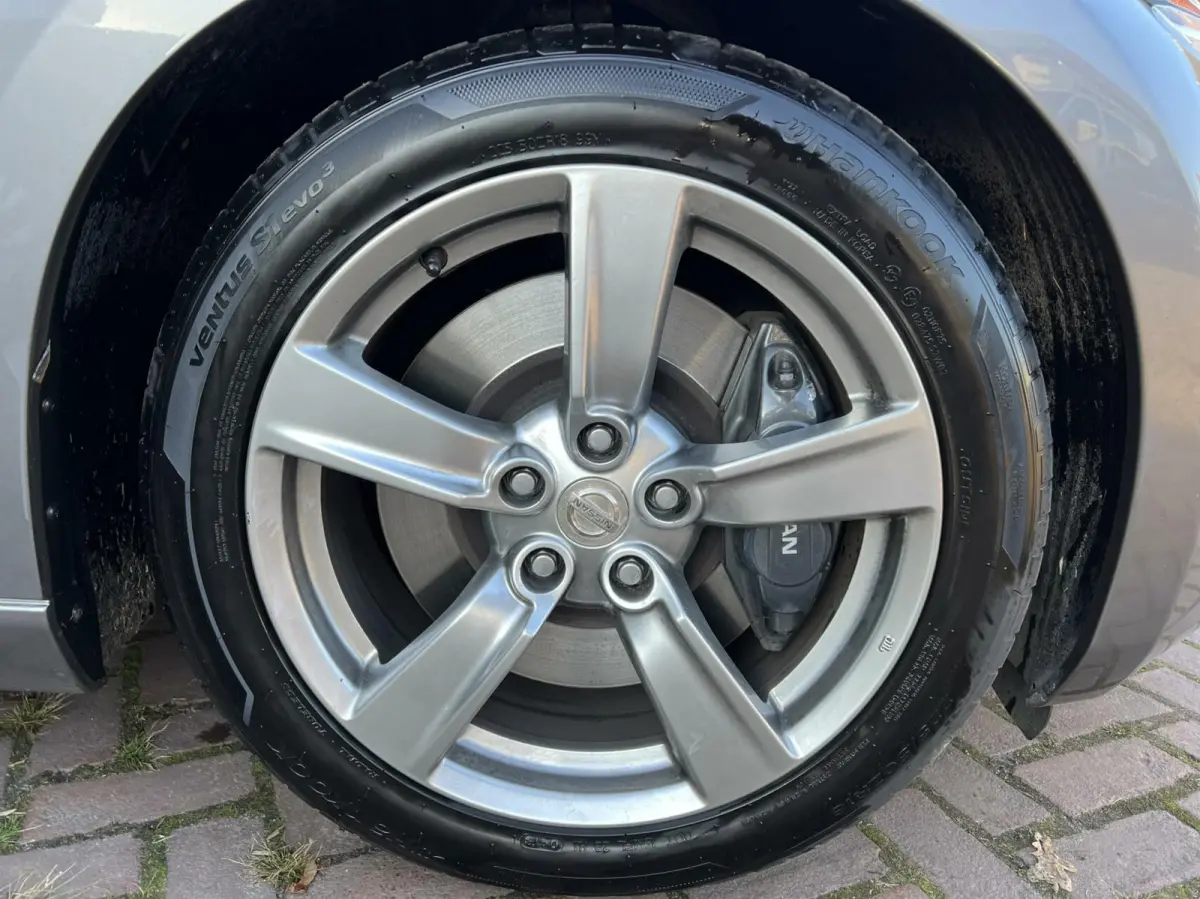 3.7 V6