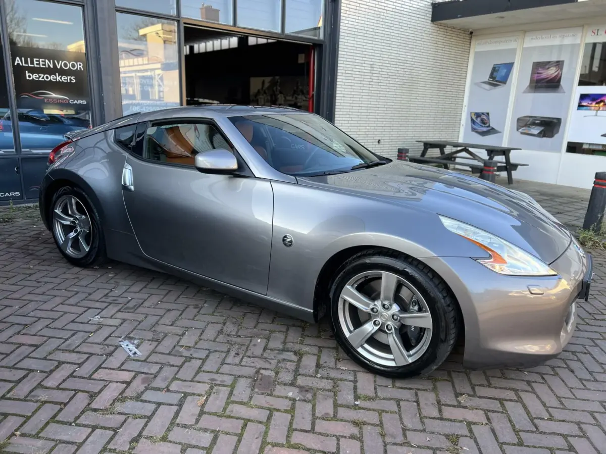 3.7 V6