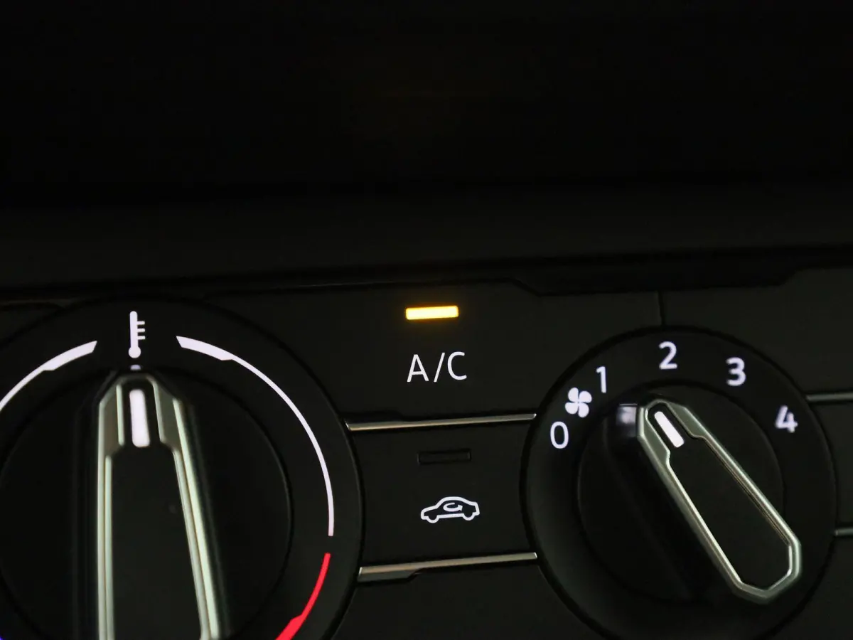 1.0 TSI Life Edition 95 PK | Navigatie | Airco | Adaptieve Cruise Control | Lane Assist | Apple Carplay | Parkeersensoren achter | Achteruitrijcamera |