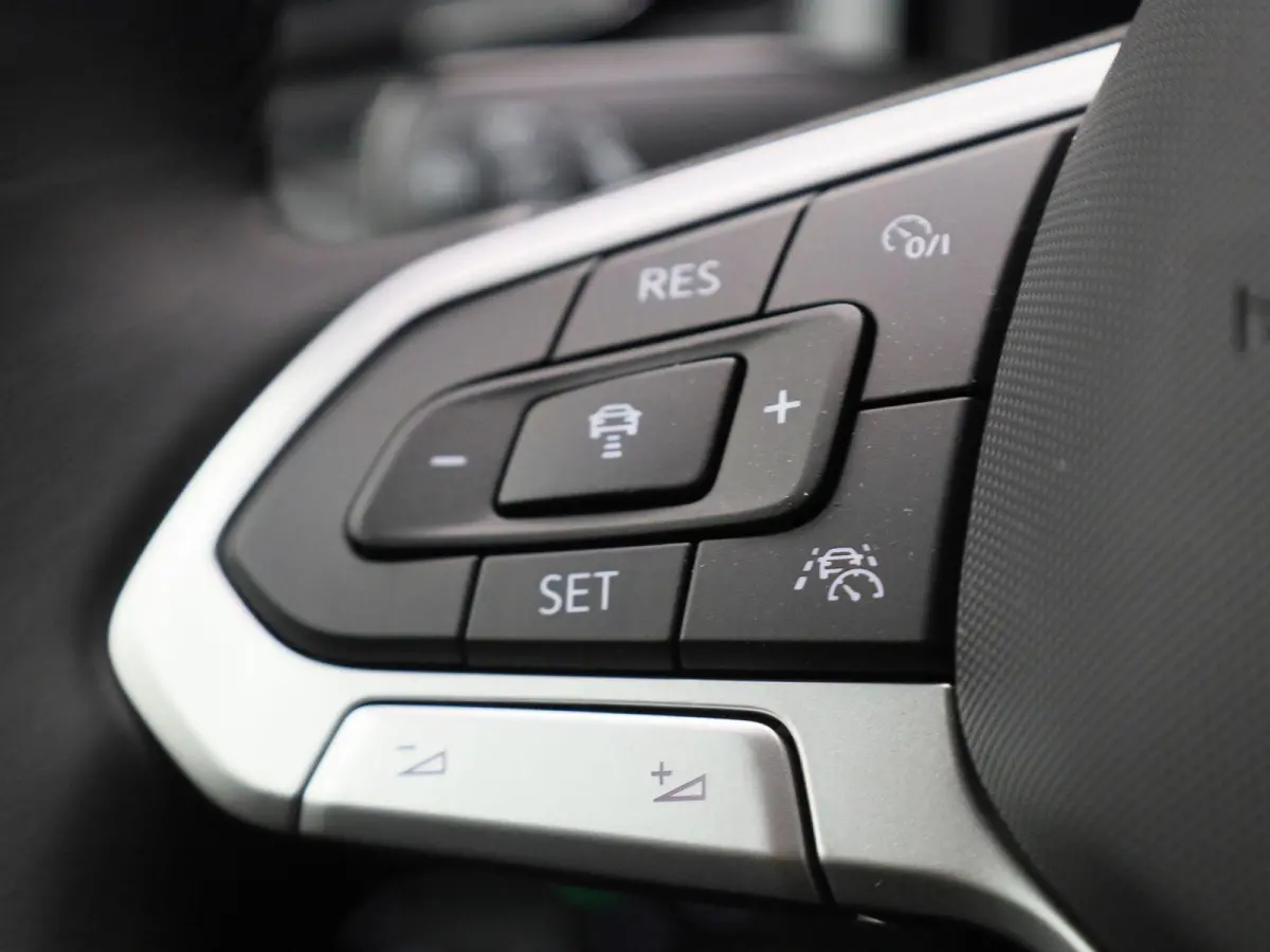 1.0 TSI Life Edition 95 PK | Navigatie | Airco | Adaptieve Cruise Control | Lane Assist | Apple Carplay | Parkeersensoren achter | Achteruitrijcamera |