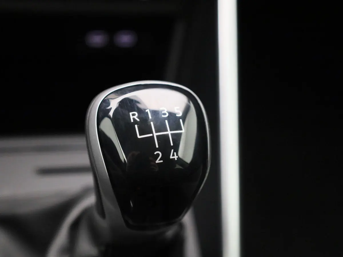 1.0 TSI Life Edition 95 PK | Navigatie | Airco | Adaptieve Cruise Control | Lane Assist | Apple Carplay | Parkeersensoren achter | Achteruitrijcamera |