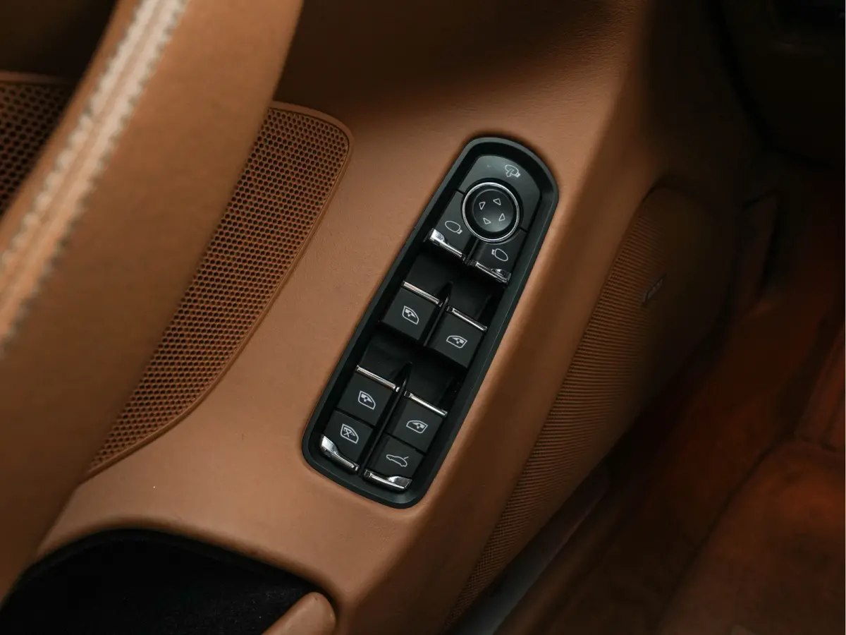 4.8 Turbo Aut. *PANO | LEATHER | SPORT-CHRONO | BI-XENON | AIRSUSPENSION | MEMORY-PACK | BOSE-AUDIO | HEATED-SPORTSEATS | ADAPTIVE-CRUISE | KEYLESS | CAMERA | NAVI-FULLMAP | SHIFTPADDLES |  