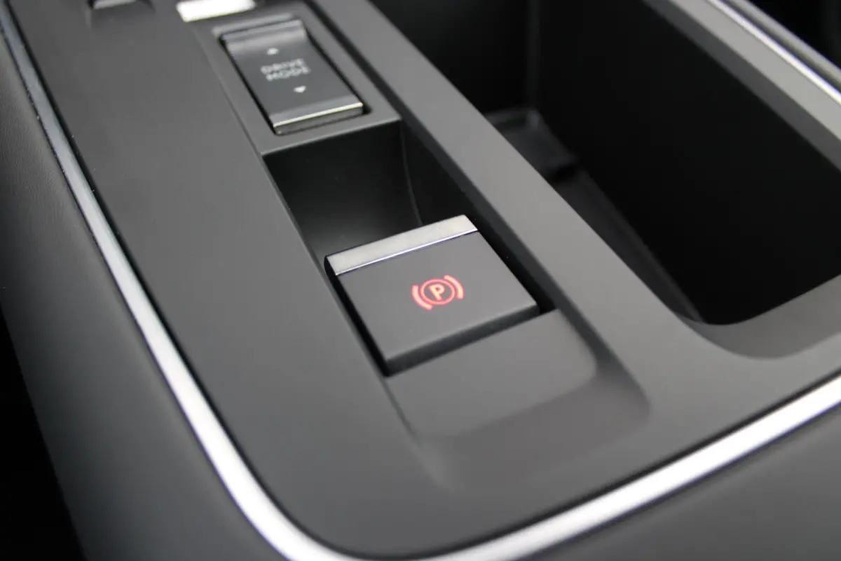 1.2 145PK AUTOMAAT Hybrid ë-SERIES | ELEKTRISCH BEDIENBARE BESTUURDERSSTOEL | APPLE CARPLAY/ANDROID AUTO | NAVIGATIE | FULL LED KOPLAMPEN | CLIMATE CONTROL | DAB+ RADIO | 19" LICHTMETALEN V