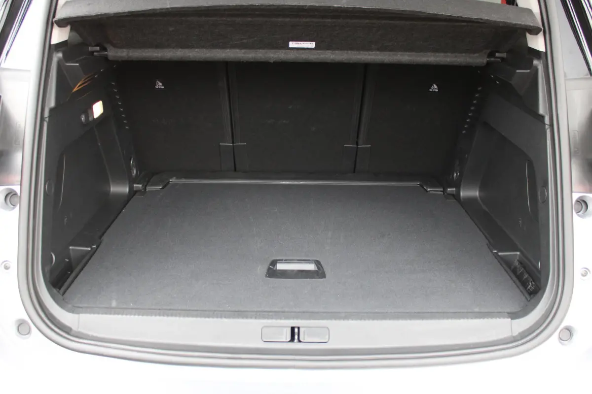 1.2 145PK AUTOMAAT Hybrid ë-SERIES | ELEKTRISCH BEDIENBARE BESTUURDERSSTOEL | APPLE CARPLAY/ANDROID AUTO | NAVIGATIE | FULL LED KOPLAMPEN | CLIMATE CONTROL | DAB+ RADIO | 19" LICHTMETALEN V