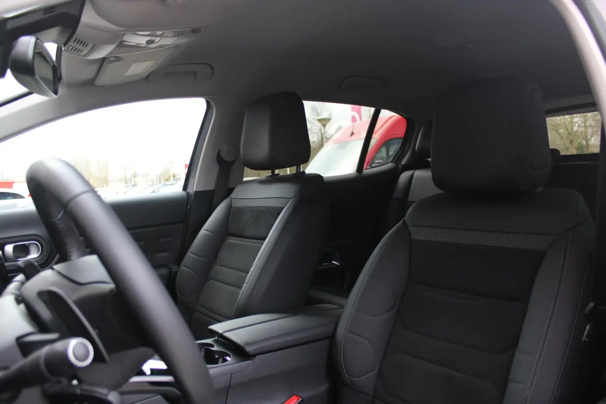 1.2 145PK AUTOMAAT Hybrid ë-SERIES | ELEKTRISCH BEDIENBARE BESTUURDERSSTOEL | APPLE CARPLAY/ANDROID AUTO | NAVIGATIE | FULL LED KOPLAMPEN | CLIMATE CONTROL | DAB+ RADIO | 19" LICHTMETALEN V