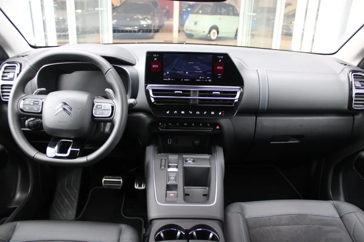 1.2 145PK AUTOMAAT Hybrid ë-SERIES | ELEKTRISCH BEDIENBARE BESTUURDERSSTOEL | APPLE CARPLAY/ANDROID AUTO | NAVIGATIE | FULL LED KOPLAMPEN | CLIMATE CONTROL | DAB+ RADIO | 19" LICHTMETALEN V