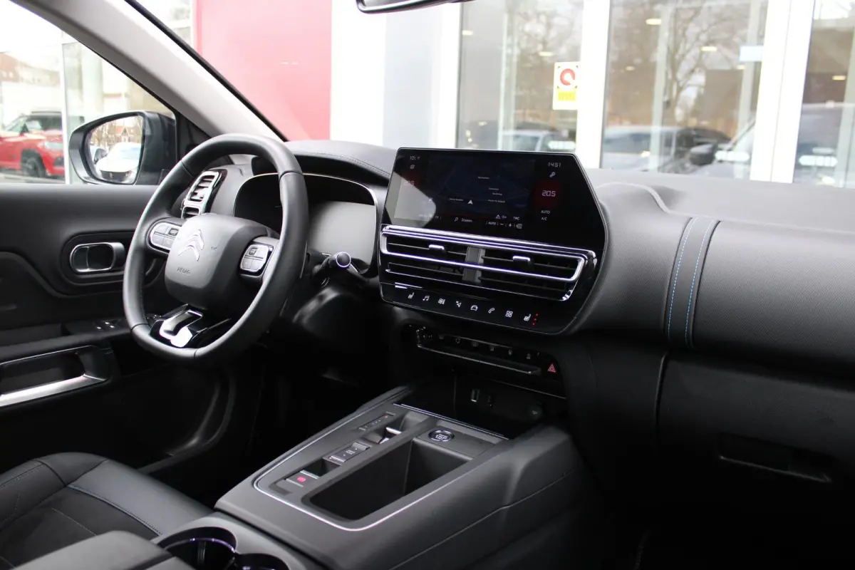 1.2 145PK AUTOMAAT Hybrid ë-SERIES | ELEKTRISCH BEDIENBARE BESTUURDERSSTOEL | APPLE CARPLAY/ANDROID AUTO | NAVIGATIE | FULL LED KOPLAMPEN | CLIMATE CONTROL | DAB+ RADIO | 19" LICHTMETALEN V