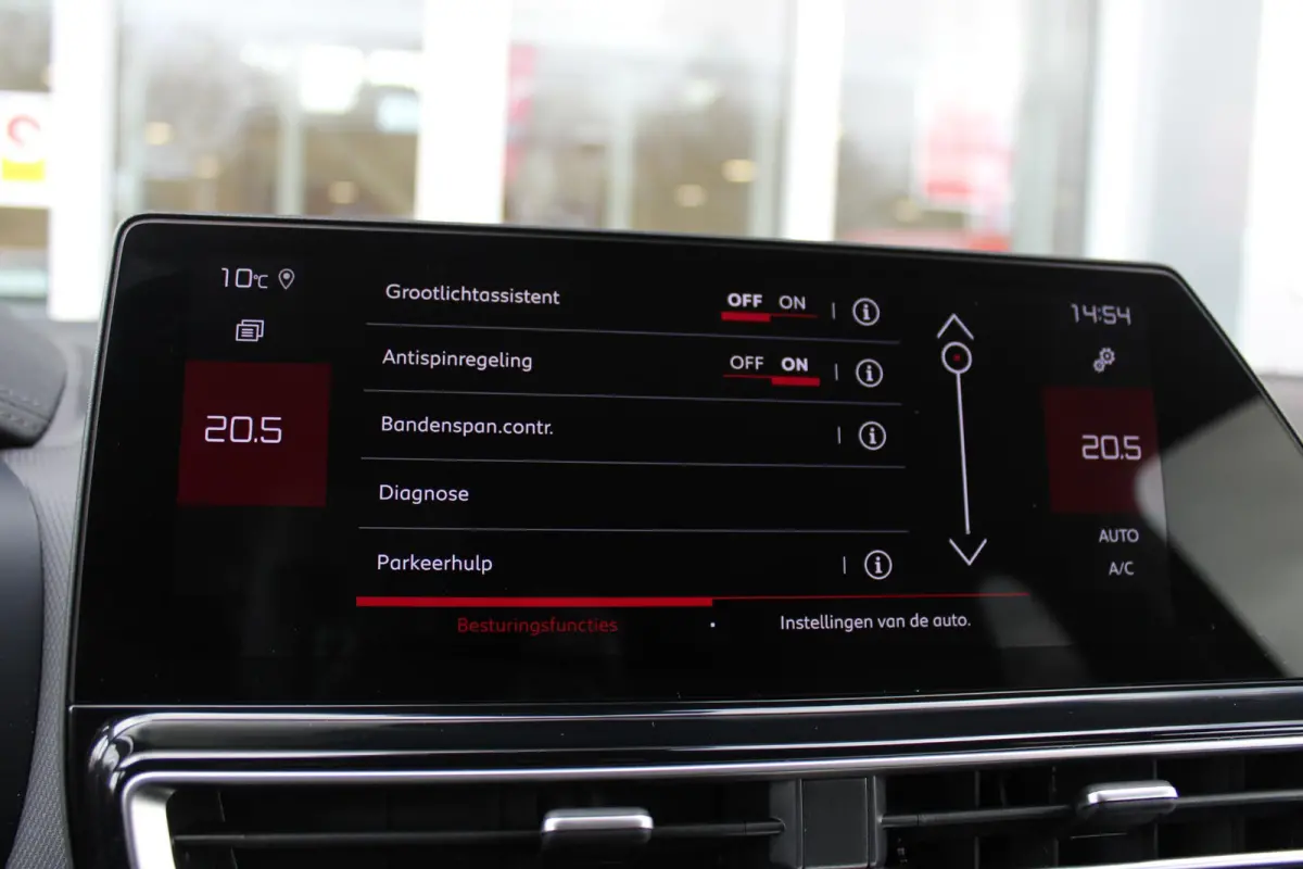 1.2 145PK AUTOMAAT Hybrid ë-SERIES | ELEKTRISCH BEDIENBARE BESTUURDERSSTOEL | APPLE CARPLAY/ANDROID AUTO | NAVIGATIE | FULL LED KOPLAMPEN | CLIMATE CONTROL | DAB+ RADIO | 19" LICHTMETALEN V