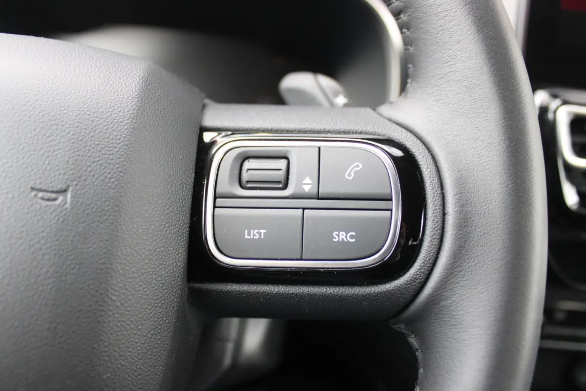 1.2 145PK AUTOMAAT Hybrid ë-SERIES | ELEKTRISCH BEDIENBARE BESTUURDERSSTOEL | APPLE CARPLAY/ANDROID AUTO | NAVIGATIE | FULL LED KOPLAMPEN | CLIMATE CONTROL | DAB+ RADIO | 19" LICHTMETALEN V