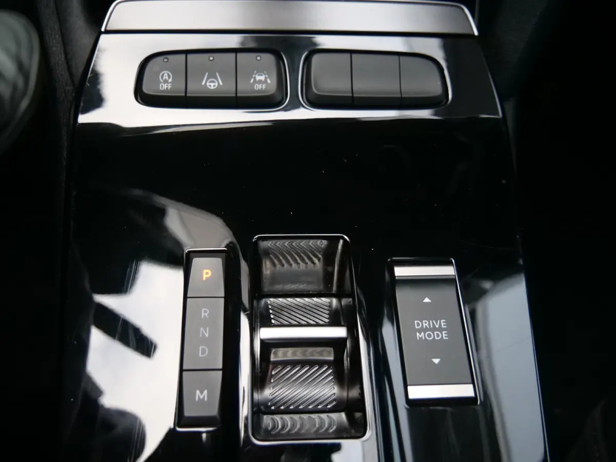 1.2 Turbo 130pk Ultimate Automaat LED / Camera / Massagestoel