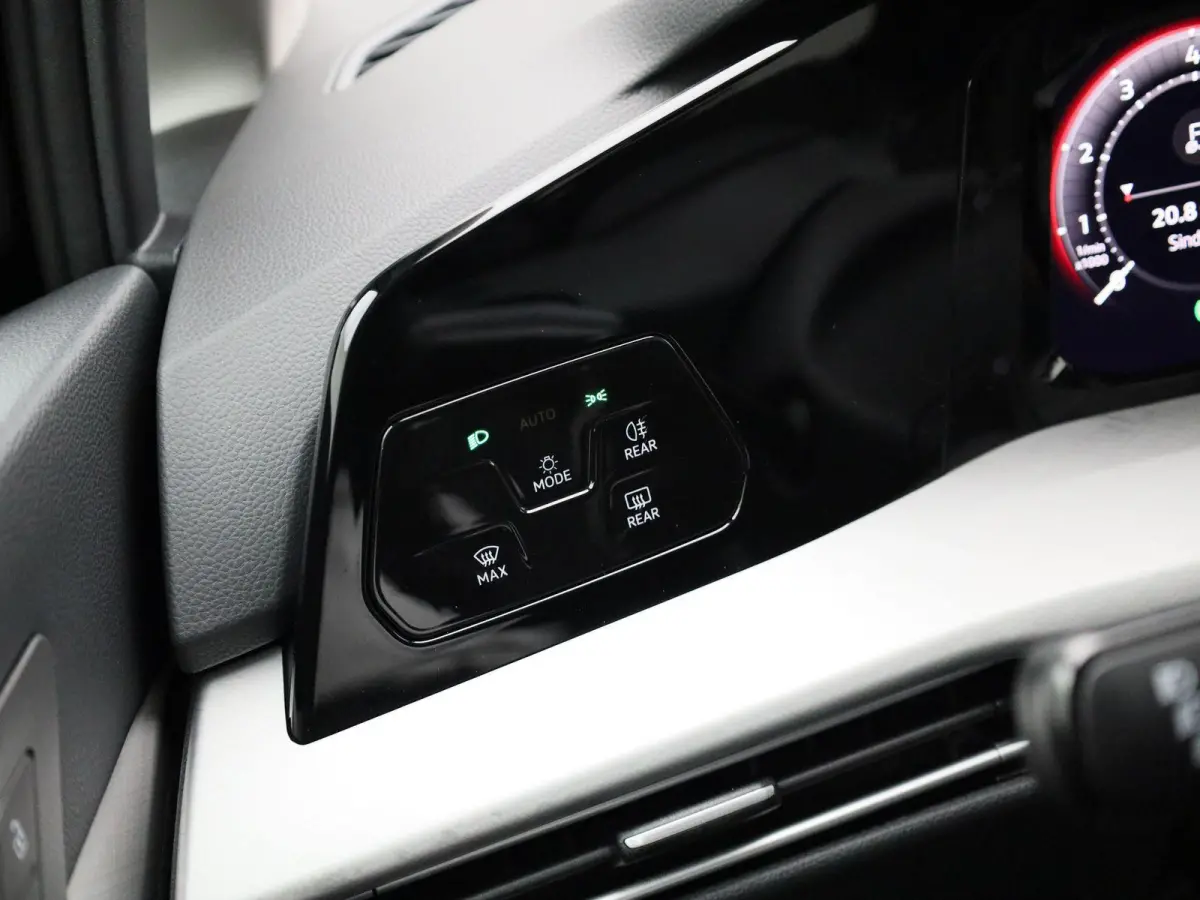 1.5 eTSI Life Edition | Automaat | Apple carplay | Adaptieve cruise control | Climate control | Parkeersensoren | Achteruitrij Camera | Elektrische achterklep |