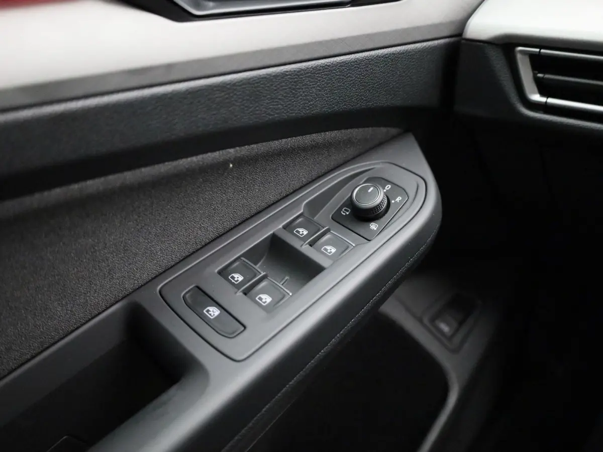 1.5 eTSI Life Edition | Automaat | Apple carplay | Adaptieve cruise control | Climate control | Parkeersensoren | Achteruitrij Camera | Elektrische achterklep |