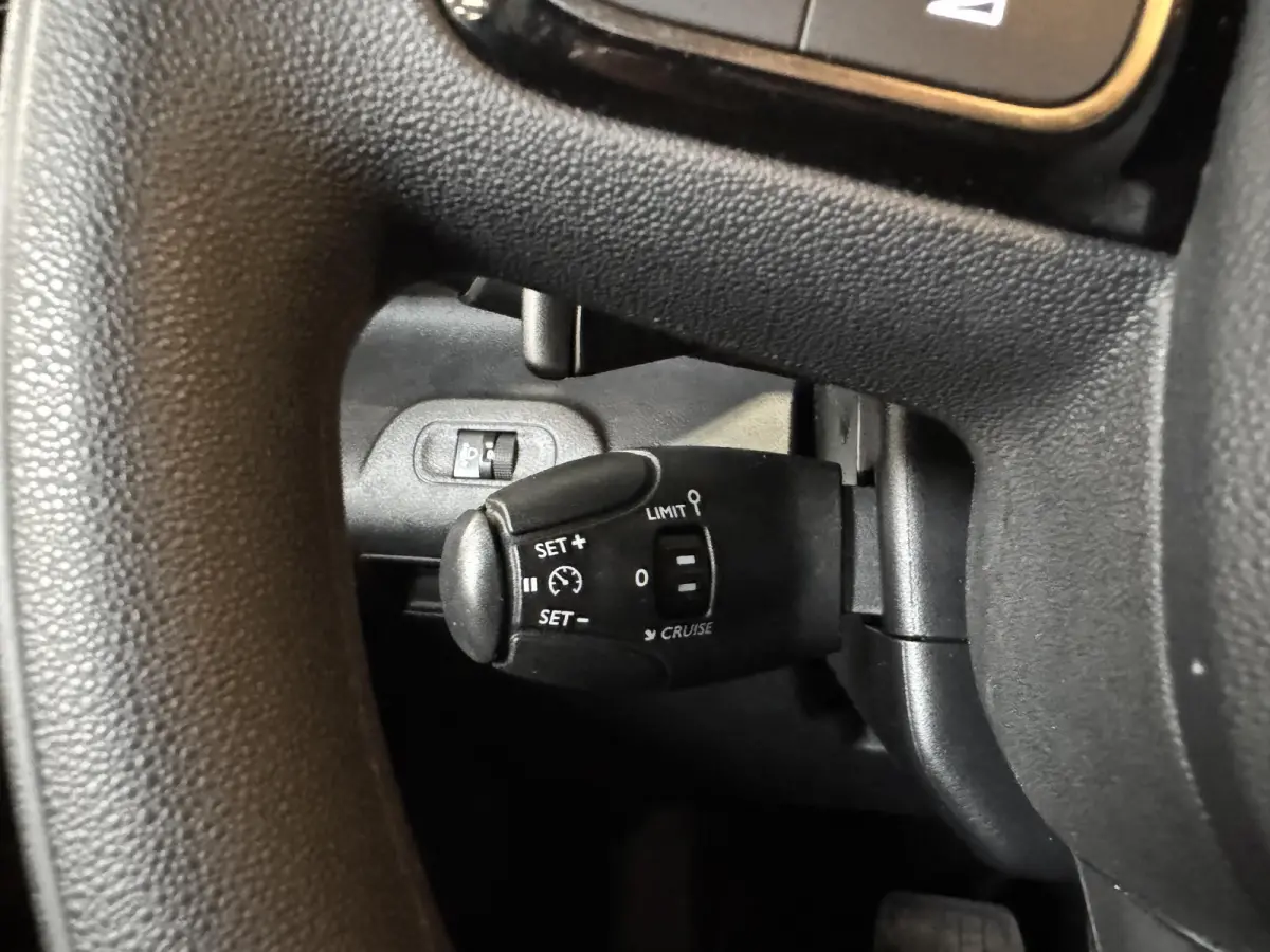 130PK Automaat L2 Navigatie Apple carplay/ Android Auto Cruise control Trekhaak parkeersensoren 3-Zits Euro6