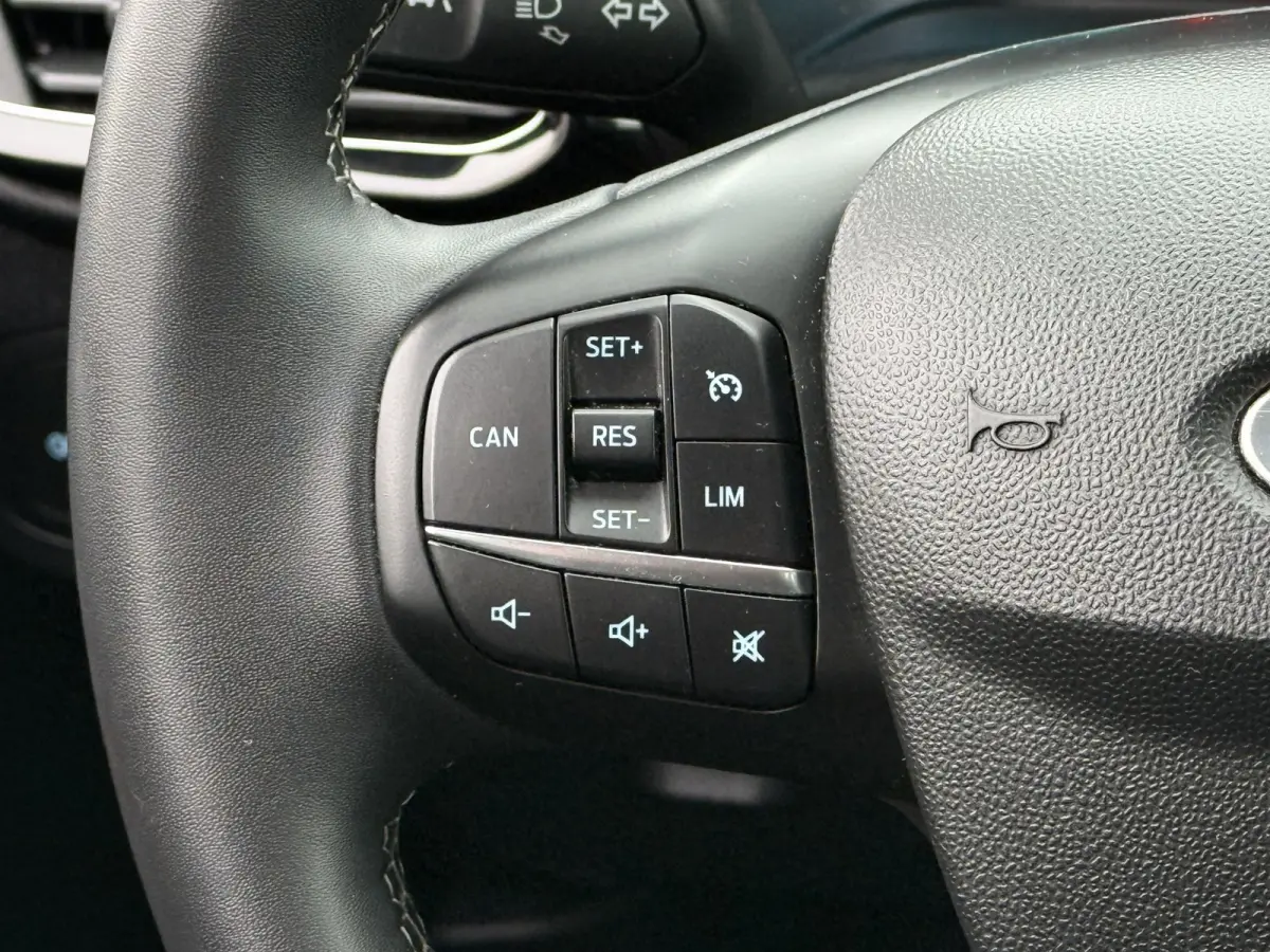 1.0 EcoBoost 100PK Titanium KEYLESS | LED | AIRCO | PDC | CRUISE