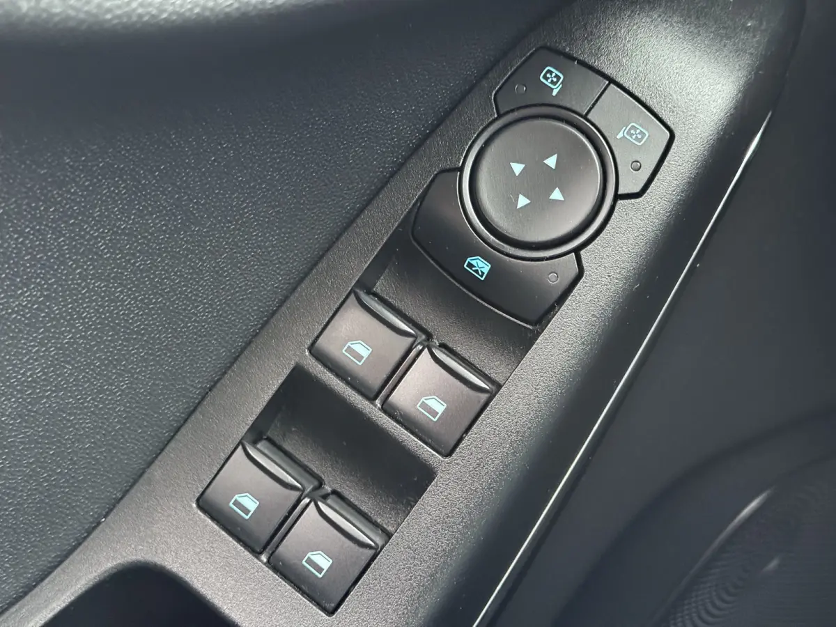 1.0 EcoBoost 100PK Titanium KEYLESS | LED | AIRCO | PDC | CRUISE