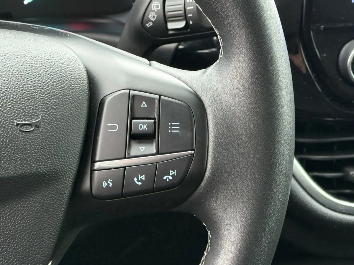 1.0 EcoBoost 100PK Titanium KEYLESS | LED | AIRCO | PDC | CRUISE