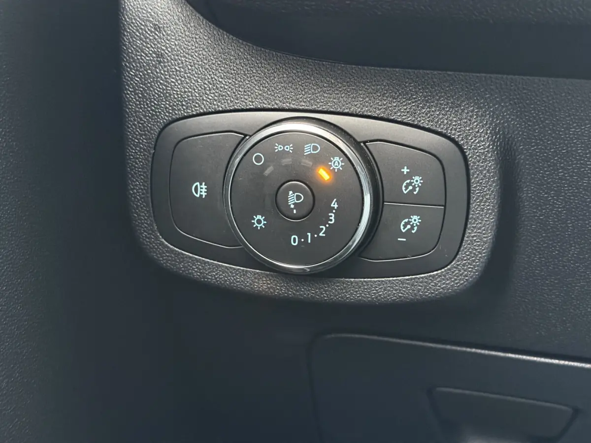 1.0 EcoBoost 100PK Titanium KEYLESS | LED | AIRCO | PDC | CRUISE