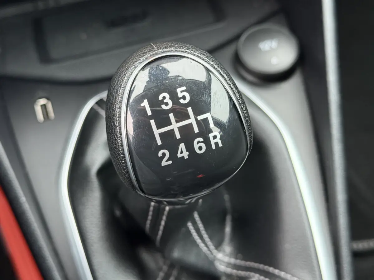 1.0 EcoBoost 100PK Titanium KEYLESS | LED | AIRCO | PDC | CRUISE