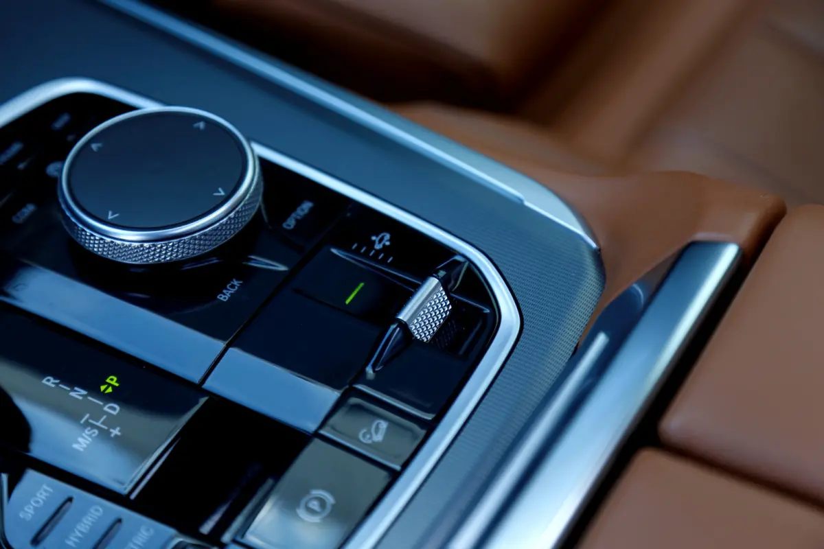 xDrive45e High Executive Plug in hybride*Perfect BMW Onderh.*1ste Eig.*BTW*Luchtvering/Panodak/ACC/Individual interieur/H&K/HUD/Sfeer/Memorie/Dodehoek/Stoelkoeling/Stoelverw./LED/Apple Carpl