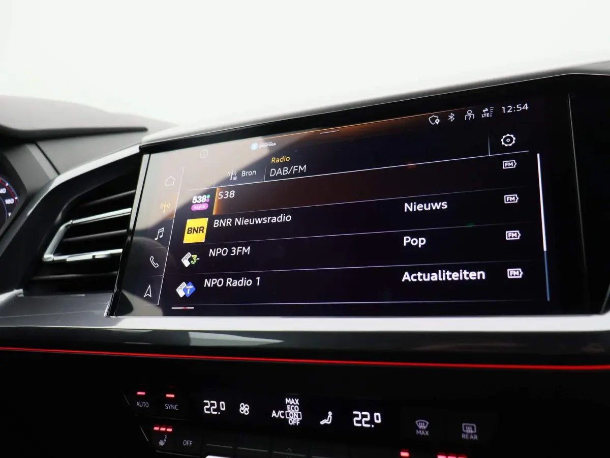 50 quattro S edition 77 kWh 299 PK | Navigatie Pro | Sonos Premium | Dynamiekpakket plus | Comfortpakket plus | Comfortsleutel | Veiligheidspakket plus | Achteruitrijcamera | Optiekpakket zw