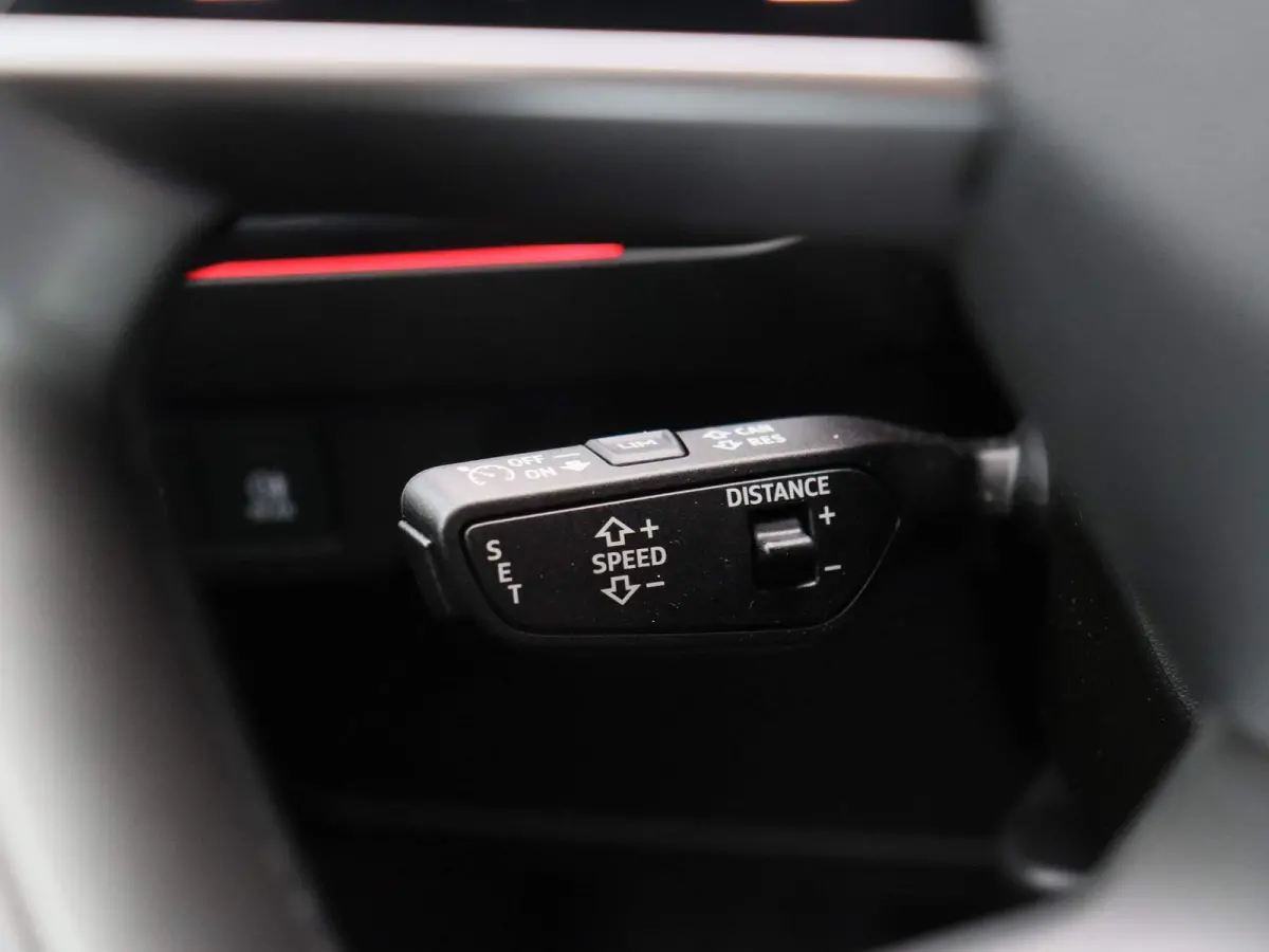 50 quattro S edition 77 kWh 299 PK | Navigatie Pro | Sonos Premium | Dynamiekpakket plus | Comfortpakket plus | Comfortsleutel | Veiligheidspakket plus | Achteruitrijcamera | Optiekpakket zw