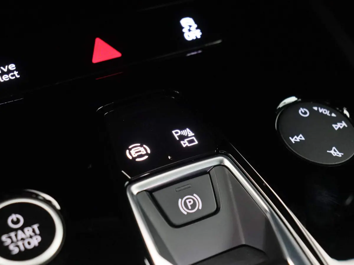 50 quattro S edition 77 kWh 299 PK | Navigatie Pro | Sonos Premium | Dynamiekpakket plus | Comfortpakket plus | Comfortsleutel | Veiligheidspakket plus | Achteruitrijcamera | Optiekpakket zw