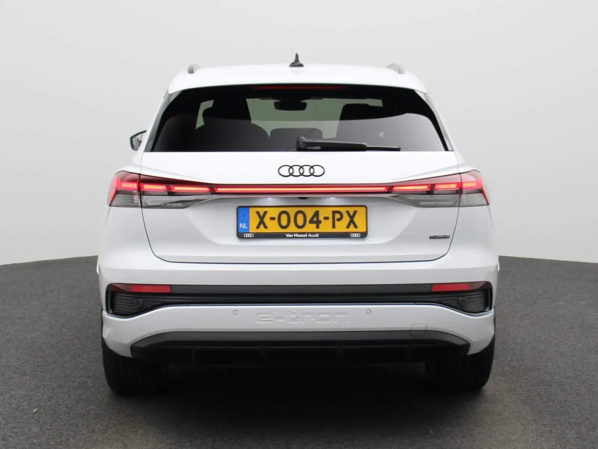 50 quattro S edition 77 kWh 299 PK | Navigatie Pro | Sonos Premium | Dynamiekpakket plus | Comfortpakket plus | Comfortsleutel | Veiligheidspakket plus | Achteruitrijcamera | Optiekpakket zw