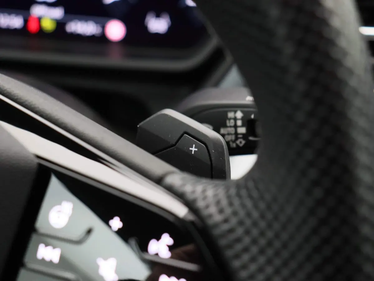 50 quattro S edition 77 kWh 299 PK | Navigatie Pro | Sonos Premium | Dynamiekpakket plus | Comfortpakket plus | Comfortsleutel | Veiligheidspakket plus | Achteruitrijcamera | Optiekpakket zw
