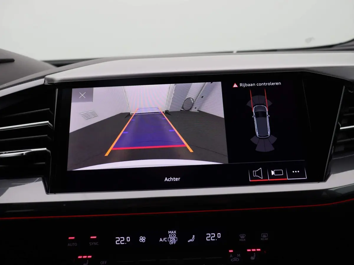 50 quattro S edition 77 kWh 299 PK | Navigatie Pro | Sonos Premium | Dynamiekpakket plus | Comfortpakket plus | Comfortsleutel | Veiligheidspakket plus | Achteruitrijcamera | Optiekpakket zw
