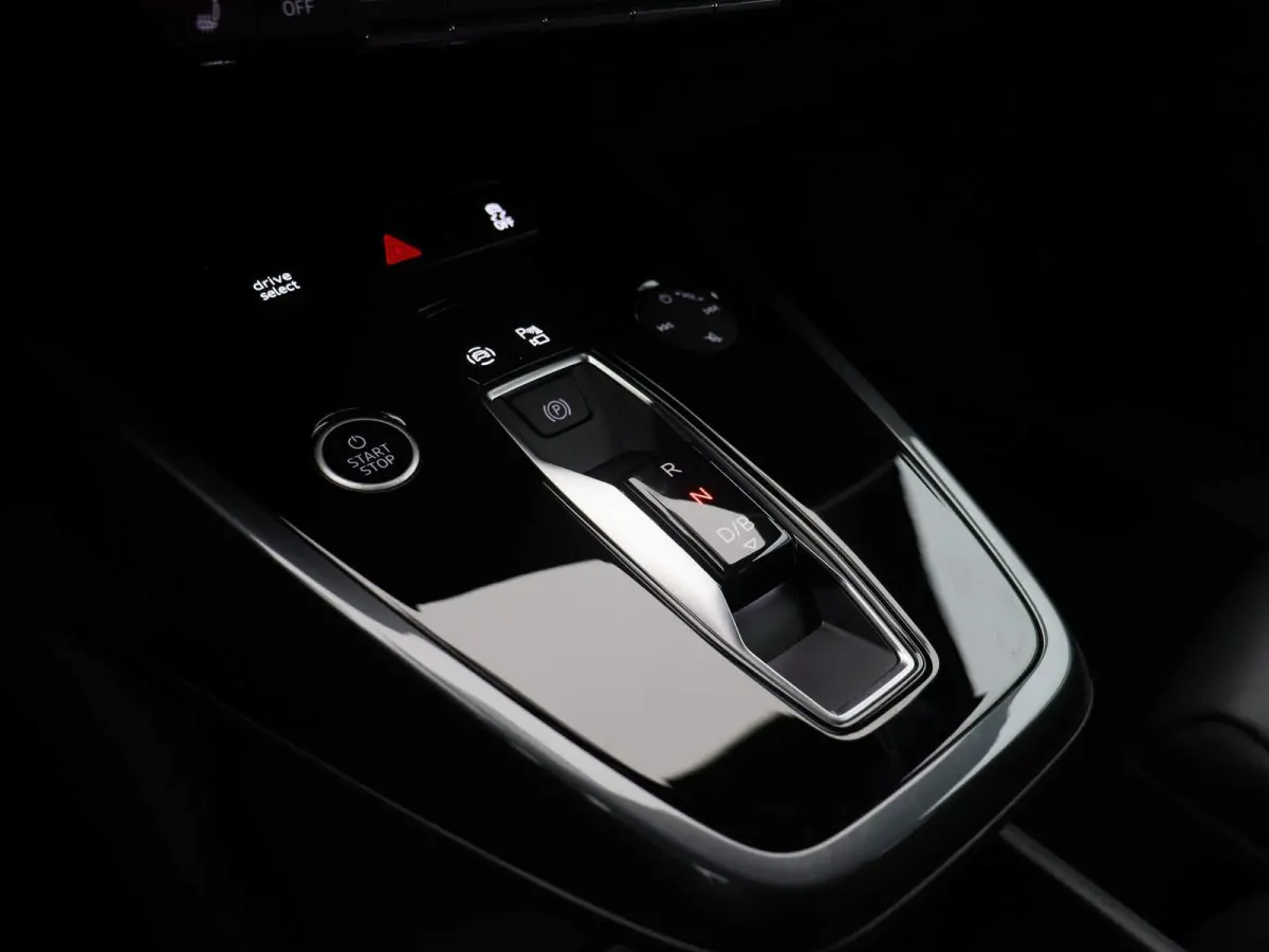 50 quattro S edition 77 kWh 299 PK | Navigatie Pro | Sonos Premium | Dynamiekpakket plus | Comfortpakket plus | Comfortsleutel | Veiligheidspakket plus | Achteruitrijcamera | Optiekpakket zw