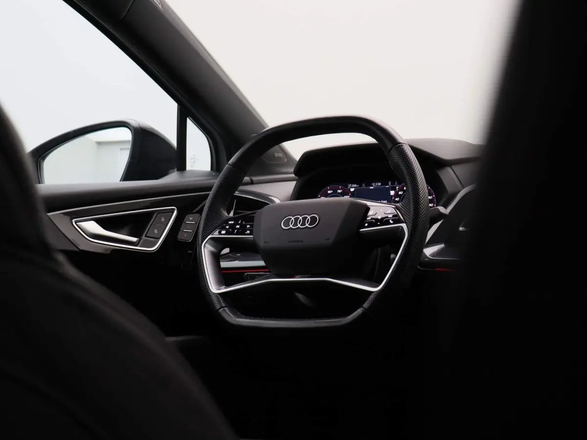 50 quattro S edition 77 kWh 299 PK | Navigatie Pro | Sonos Premium | Dynamiekpakket plus | Comfortpakket plus | Comfortsleutel | Veiligheidspakket plus | Achteruitrijcamera | Optiekpakket zw