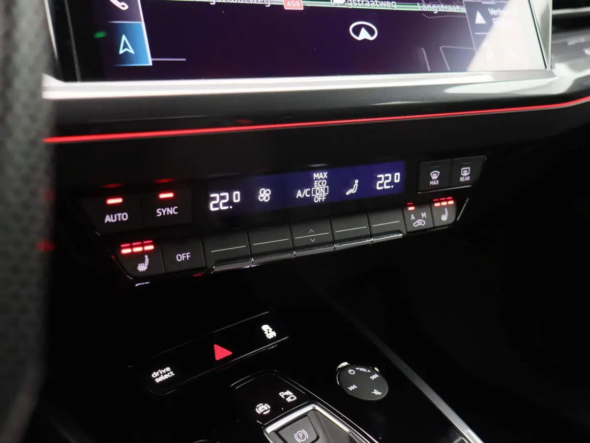 50 quattro S edition 77 kWh 299 PK | Navigatie Pro | Sonos Premium | Dynamiekpakket plus | Comfortpakket plus | Comfortsleutel | Veiligheidspakket plus | Achteruitrijcamera | Optiekpakket zw