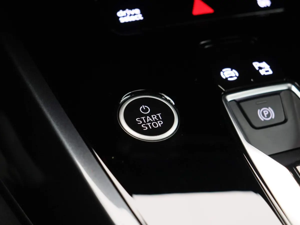 50 quattro S edition 77 kWh 299 PK | Navigatie Pro | Sonos Premium | Dynamiekpakket plus | Comfortpakket plus | Comfortsleutel | Veiligheidspakket plus | Achteruitrijcamera | Optiekpakket zw
