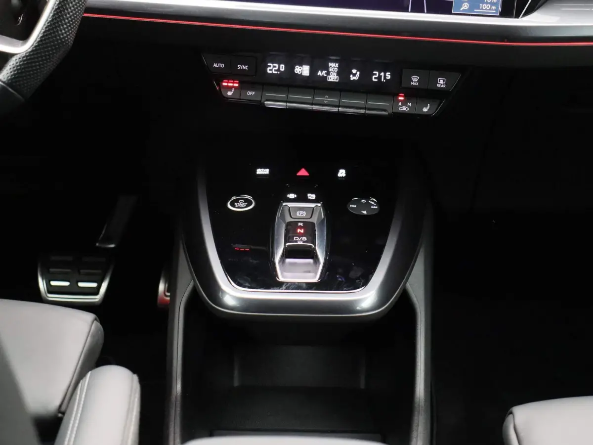 50 quattro S edition 77 kWh 299 PK | Navigatie Pro | Sonos Premium | Dynamiekpakket plus | Comfortpakket plus | Comfortsleutel | Veiligheidspakket plus | Achteruitrijcamera | Optiekpakket zw