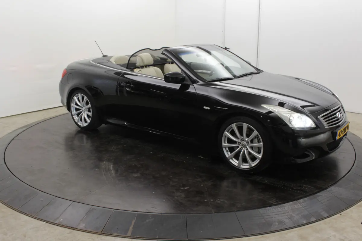 G37 GT Premium Bose Camera  NL Auto